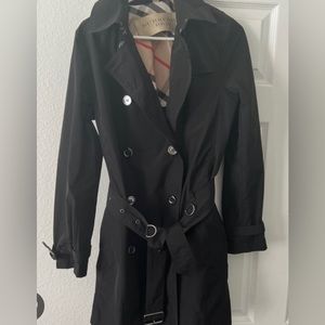 🚨🚨AUTHENTIC ⭐️⭐️⭐️BURBERRY BRIT RAIN COAT🚨🚨